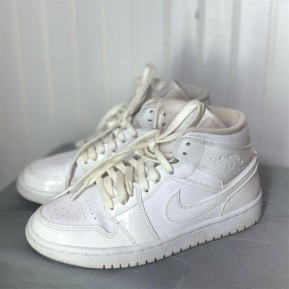 Nike Air Jordan 1 Mid Triple White BQ6472-100 Women’s Size 7 All White OG - Picture 1 of 8